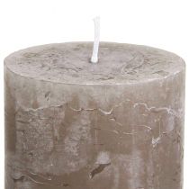 Prodotto Candele a colonna marroni tinta unita 60×80 mm, set da 4. Candele decorative rustiche per un'atmosfera accogliente.