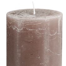 Prodotto Grandi candele a colonna marroni 70×120 mm, confezione da 4 – Eleganti candele cilindriche in marrone fumo, tinte in tono uniforme per decorazione e intimità