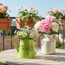 Prodotto Annaffiatoio decorativo in metallo, con motivo a dente di leone, colore verde, altezza 12 cm, confezione da 2 pezzi, vaso decorativo, stile shabby chic.
