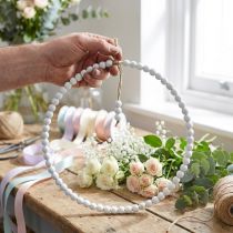 Prodotto Ghirlanda decorativa di perle bianche Ø28cm set da 4 pezzi - Versatile decorazione da appendere per decorazioni primaverili, nuziali e vintage