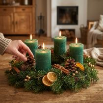 Prodotto Candele a colonna Premium, verde scuro, 70x80 mm, set da 4, colorate in tutto