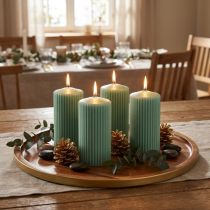 Prodotto Candele a colonna verde smeraldo con scanalature 70/130 mm 4 pezzi