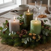 Prodotto Set di candele a colonna, 3 tonalità di verde, interamente tinte, candele decorative per la decorazione della tavola e il benessere, 70x80 mm, 12 pezzi