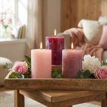 Prodotto Set di candele a colonna, colori rosa e frutti di bosco, 70x100 mm, lunga durata di combustione, confezione da 12, ideali come decorazione e regalo