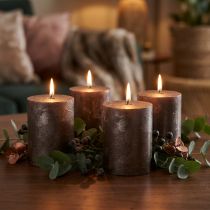 Prodotto Candele a colonna marroni in tinta unita, rame metallizzato, 70×80 mm, set da 4 – candele decorative per stile e calore