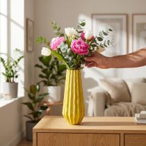 Prodotto Vaso con design scanalato per un elegante arredamento d'interni nel soggiorno, 33 cm