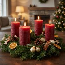 Prodotto Candele rustiche a colonna in rosso scuro, 70x120 mm, set da 4, lunga durata, effetto marmo, elegante decorazione natalizia