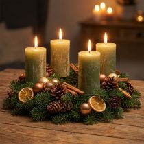 Prodotto Candele a colonna in tinta unita, verde oliva, 70×120 mm - Lunga durata di combustione 53 ore, set da 4, marmorizzate per decorazioni e Avvento