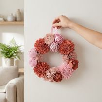 Prodotto Ghirlanda floreale da appendere con fiori rosa per una decorazione elegante del soggiorno, 25 cm