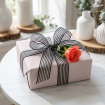 Prodotto Nastro in organza a righe, nastro regalo, nero, largo 15 mm, lungo 20 m.