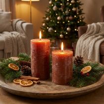 Prodotto Candele rustiche a colonna, marrone-rossastro, 85×120 mm, set da 2 - lunga durata di combustione