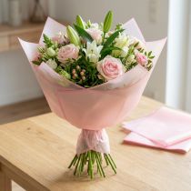 Prodotto Pellicola trasparente rosa opaca, resistente all'acqua, per fioristi, 57 cm, ritagliabile su misura per bouquet, 20 pezzi.