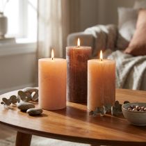 Prodotto Set di 12 candele decorative a colonna nei colori marrone, sabbia e albicocca, 60x100 mm, colore pieno, marmorizzate, lunga durata di combustione