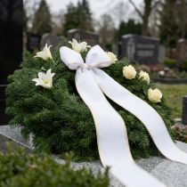 Prodotto Elegante nastro per ghirlande Moiré, 125 mm, bianco con bordo dorato - Nastro decorativo di alta qualità per fiori e celebrazioni