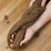 Prodotto Cordino di lana, lana decorativa, marrone, 2 m. Cordino di lana, lana da infeltrimento per lavori artigianali e fiori.