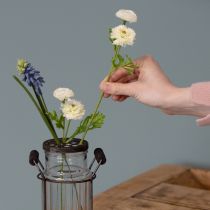 Prodotto Bottiglia di vetro in un cestino di metallo, ideale come elemento decorativo per il soggiorno, 20 cm