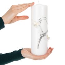 Prodotto Candela nuziale festiva con un elegante design a cuore, decorazioni argentate e nastro in organza – ideale per matrimoni e anniversari di nozze d'argento, 230/80 mm