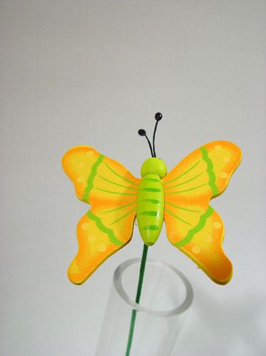 Floristik24 Farfalla su plettro legno verde/giallo 7 cm (24 pz)