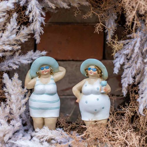Floristik24 Figura decorativa donne sulla spiaggia, decorazione estiva, figure da bagno con cappello blu/bianco H15/15,5 cm set di 2