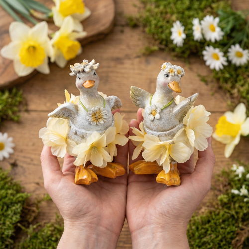 Prodotto Statuetta decorativa di anatra con vestito floreale, primavera, accessorio decorativo estivo dettagliato, 11 cm, 2 pezzi