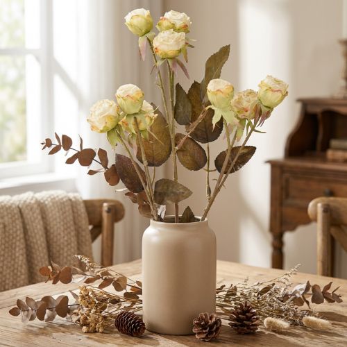 Rose artificiali appassite