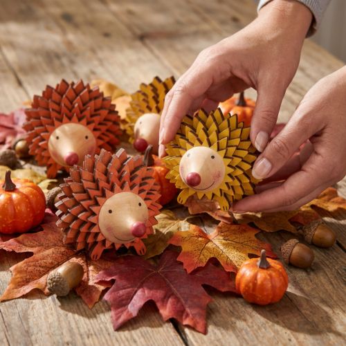Decorazione a forma di riccio in legno autunnale arancione giallo 8×7×6cm 4 pezzi | Floristik24.it