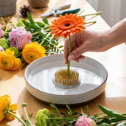 Aiuto creativo per composizioni floreali con spilli in ottone per Ikebana e composizioni floreali | Floristik24.it