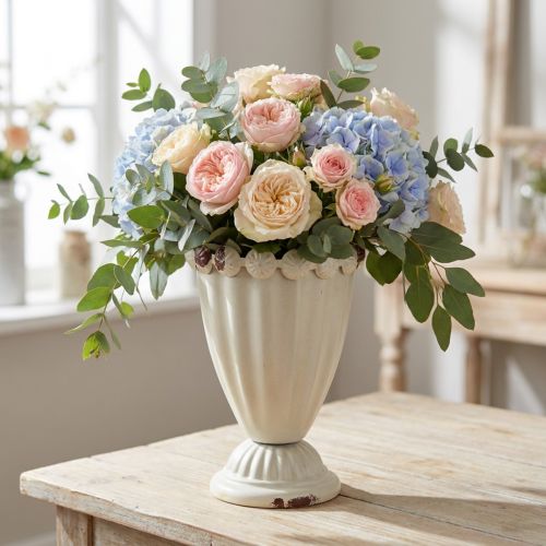 Piccolo vaso decorativo in metallo a forma di calice in stile vintage | Floristik24.it