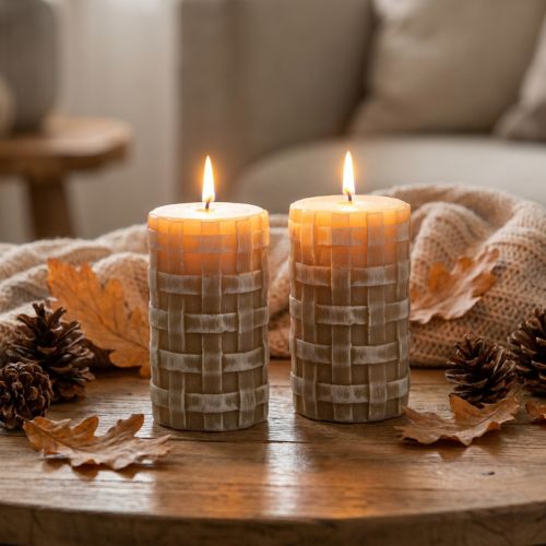 Candele a colonna marroni con motivo rustico intrecciato, 110/65 mm, Safe Candle, set da 2 | Floristik24.it