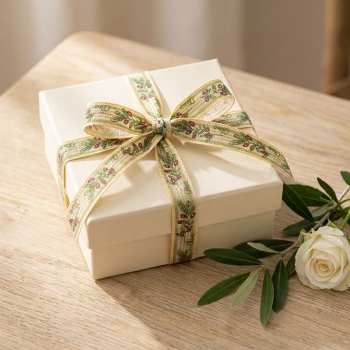 Prodotto Nastro regalo ramo d'ulivo con eleganti rami e olive 1,5 cm 15 m