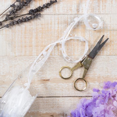 Prodotto Nastro in organza bianco per decorazioni nuziali, 10 mm x 5 m, con cuori e perle