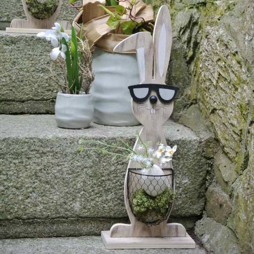 Floristik24 Conigli in legno con occhiali da sole e cesto natura, decoro pasquale, figura coniglio con cesto vegetale, decoro primaverile 2pz