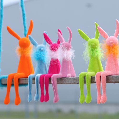 Prodotto Decorazione coniglietto pasquale, mensola con boa di piume per credenza o mensola, 36 cm, 2 pezzi