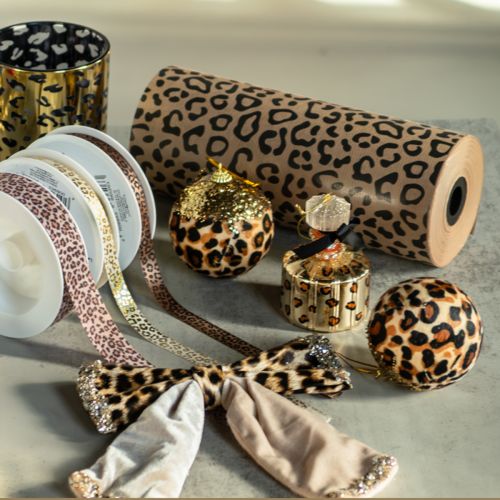 Prodotto Carta da regalo, fantasia leopardata, rotolo da 25 cm, 100 m, ideale per confezioni regalo.