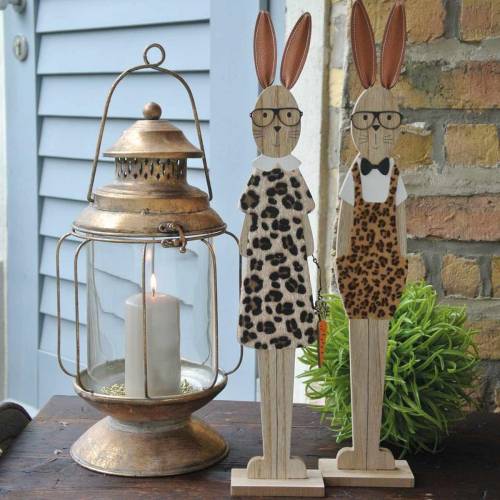 Prodotto Coniglietto pasquale pelle di leopardo e occhiali in legno Ha un set di 2 decorazioni pasquali