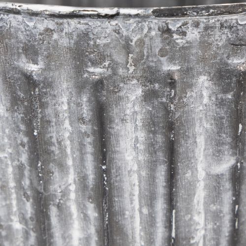 Vaso in metallo, vaso