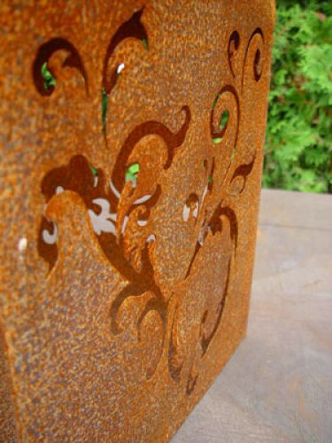 Prodotto Dadi barocchi fatti di metallo arrugginito, 33 cm x 33 cm