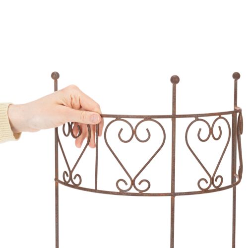 Prodotto Traliccio semicircolare con ornamento a forma di cuore. Perfetto per decorare un giardino in stile rustico. 42 cm