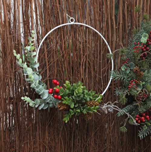 Prodotto Ghirlanda decorativa di eucalipto, bacche e pigne artificiali Ø30cm