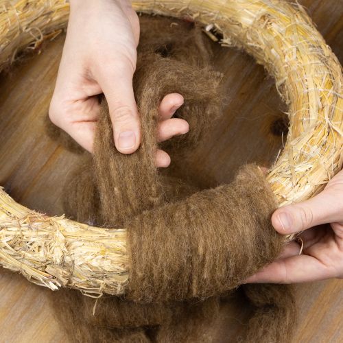 Prodotto Cordino di lana, lana decorativa, marrone, 2 m. Cordino di lana, lana per infeltrimento per lavori artigianali e floricoltura.