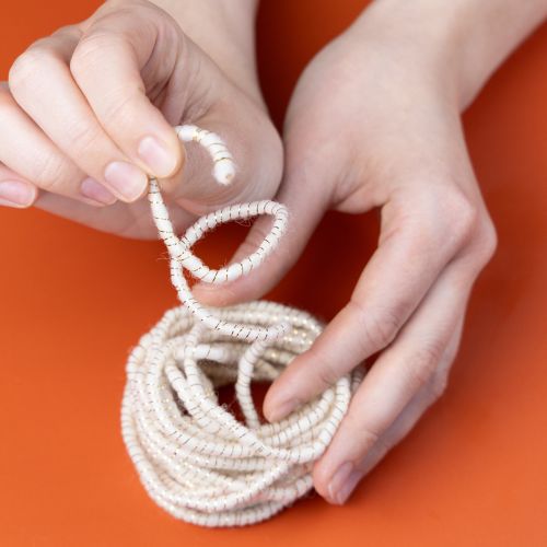 Prodotto Cordoncino di lana bianco con filo dorato 5m x 5mm con filo per decorazioni e lavori artigianali