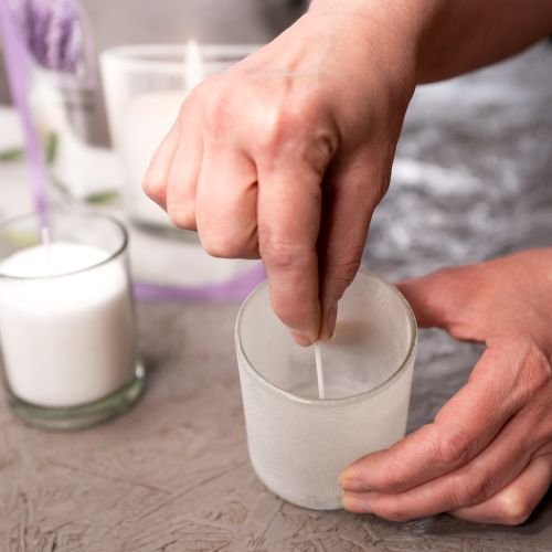 Prodotto Granuli di cera bianca per candele con stoppino 400 g