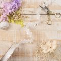 Nastro decorativo bianco con cuoricini per idee creative di bricolage, 20 mm x 15 m | Floristik24.it