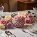 Candela a sfera con motivo a rosa come romantica decorazione da tavola | Floristik24.it