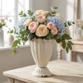 Piccolo vaso decorativo in metallo a forma di calice in stile vintage | Floristik24.it