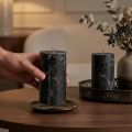 Candele a colonna nere 85×150mm 2 pezzi, tinte in tutto, eleganti per la decorazione e l'atmosfera | Floristik24.it