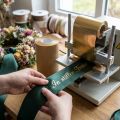 Lamina per goffratura in oro 120 mm x 50 m | Floristik24.it