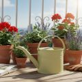 Annaffiatoio decorativo in metallo, verde/giallo, piccolo, 28x13x17 cm, 1,25 l, look vintage, decorazione per balcone. | Floristik24.it